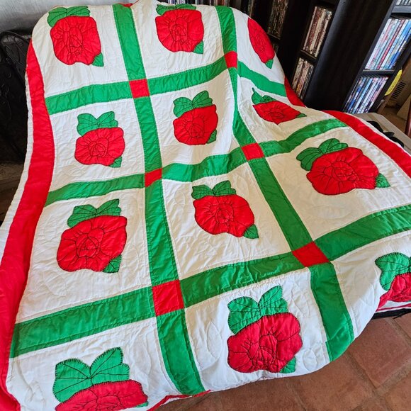 Vintage red rose handmade patchwork quilt large - Picture 3 of 7